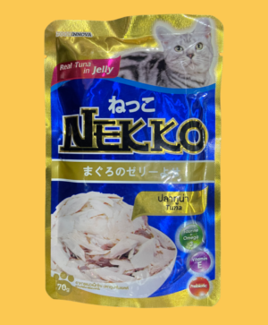 Nekko Tuna topping cheese in jelly is made using carefully selected Tuna and Cheese , which gives off a wonderful scent. The tuna is cooked to perfection to ensure delicious flavor and an appealing aroma throughout each meal. Nekko Tuna is rich in vitamin E which is vital for your cat, and has no preservative.