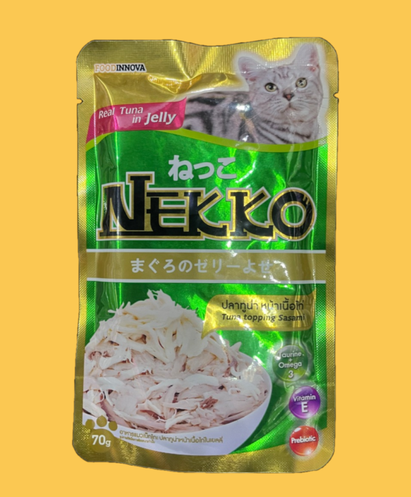 Your cat is sure to be drawn to the savoury aroma of a freshly opened pouch that's made from all 100% real tuna. No reformed meat! It contains various supplements such as Taurine, Omega 3, Vitamin E and Prebiotics that are essential to boosting your cat's health and immune system.