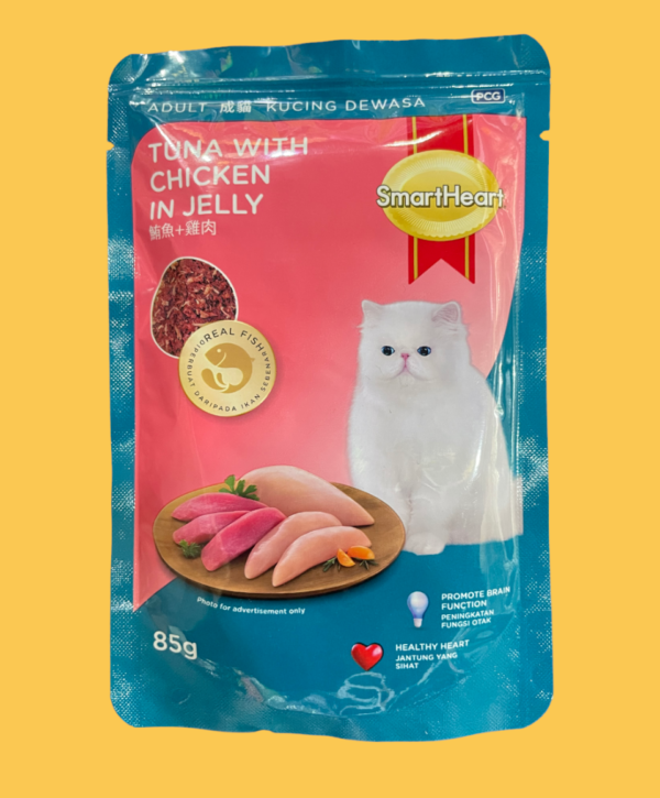 Produced with real fish and natural ingredients. Each pouch is hygienically made with the right combination of vitamins and minerals to keep your cat happy and healthy. Because it is made from real meat, your cat will experience the soft and tender taste in every pouch of SmartHeart cat food.