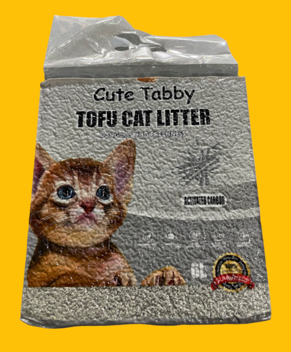 The tofu cat litter pellets with activated charcoal have tens of millions of micropores that absorb the offensive odour. The STA deodorizing pellets thoroughly lock in the unpleasant odours. Together, they purify the air — leaving only the natural smell of tofu.